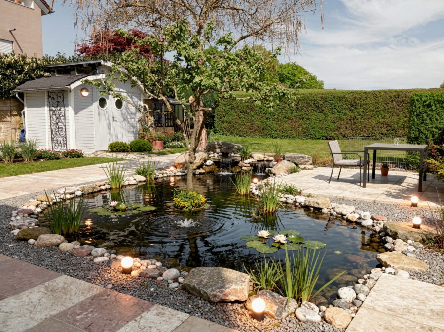 Gartenstil Wassergarten – Teich, Seerosen, Natursteinrand